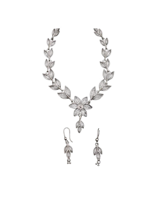 Ratnakavya Necklace Set